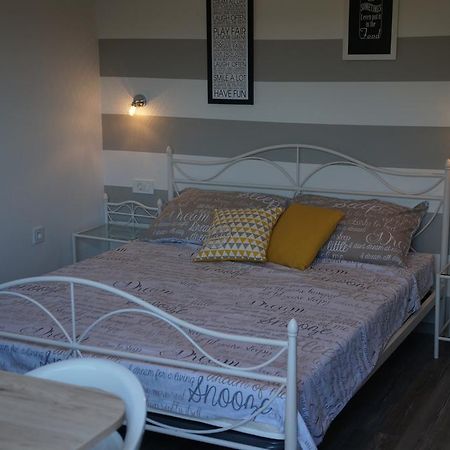 Apartments Valentino ซูเปทาร์สกา ดรากา ภายนอก รูปภาพ