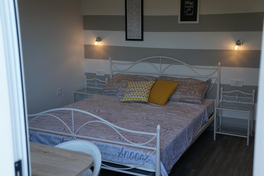 Apartments Valentino ซูเปทาร์สกา ดรากา ภายนอก รูปภาพ